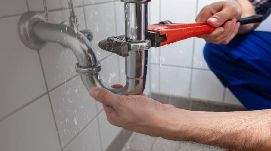 Expert burst pipe repair services in Bartelso, IL